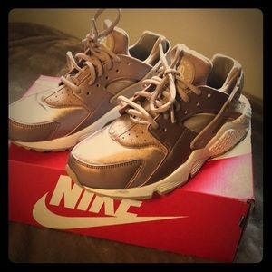 Rose gold huaraches size 8